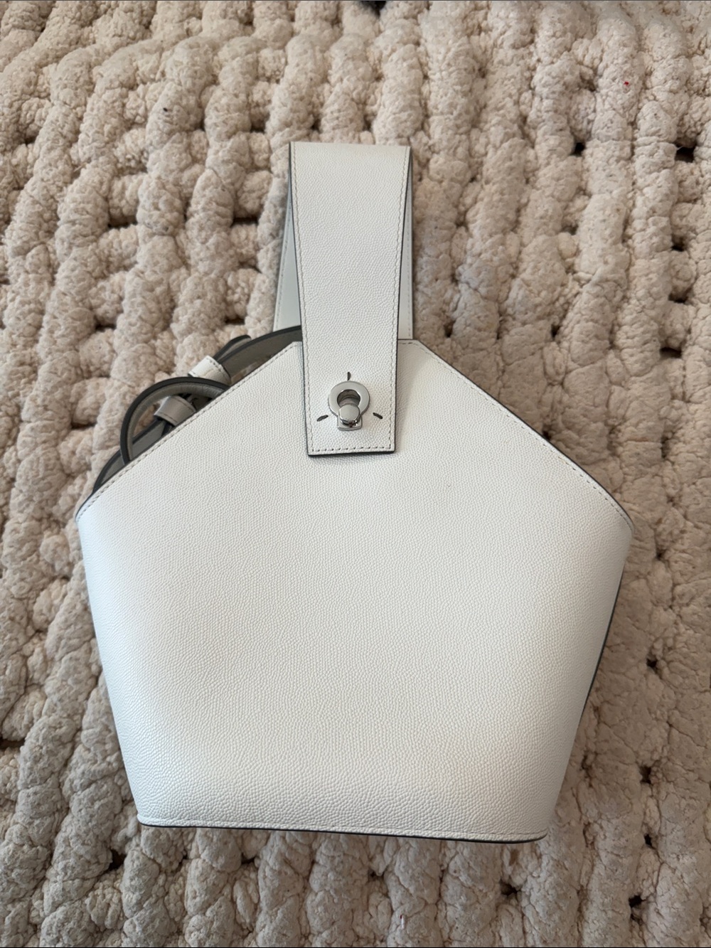 DANSE LENTE Mini Johnny Bucket Bag
Bianco - NWOT - Picture 6 of 15